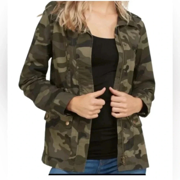 Love Tree Women’s size smalll camo zip up jacket - Picture 1 of 14